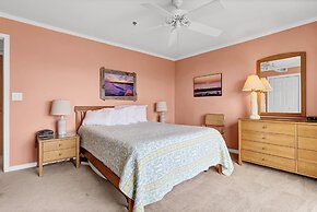 Sandpeddler Inn & Suites