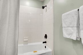 Sandpeddler Inn & Suites