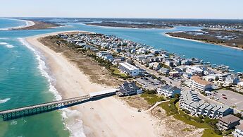 Sandpeddler Inn & Suites