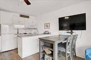 Sandpeddler Inn & Suites