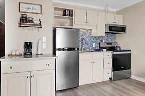 Sandpeddler Inn & Suites