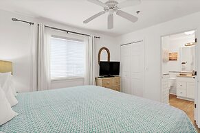 Sandpeddler Inn & Suites