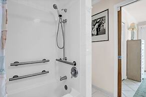 Sandpeddler Inn & Suites