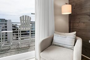 Sandpeddler Inn & Suites