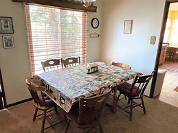 Near Lake Plus View 2 Bedroom Home by RedAwning