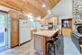 Lake Arrowhead - Dreamin' 3 Bedroom Home by RedAwning
