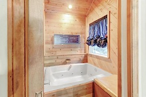 Lake Arrowhead - Dreamin' 3 Bedroom Home by RedAwning