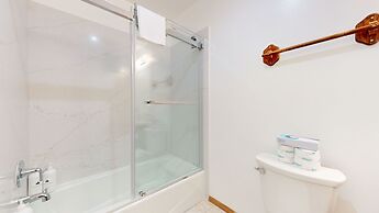 Rainbow S 4 3 Bedroom Condo by RedAwning