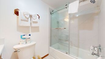 Rainbow S 4 3 Bedroom Condo by RedAwning