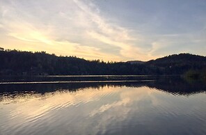 97mf - Lakeside - Dock - Bbq - Pets Ok - Sleeps 6 3 Bedroom Home by Re