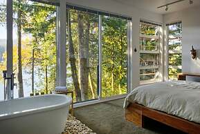 83mf - Lakeside - Hot Tub - Bbq - Dock - Sleeps 4 2 Bedroom Home by Re