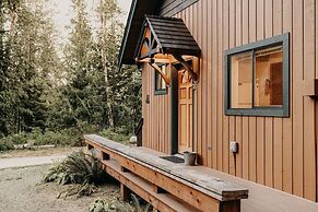 67mf- Hot Tub - Pets Ok - Bbq - Sleeps 5 3 Bedroom Home by RedAwning