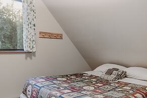 67mf- Hot Tub - Pets Ok - Bbq - Sleeps 5 3 Bedroom Home by RedAwning