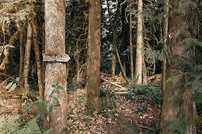 67mf- Hot Tub - Pets Ok - Bbq - Sleeps 5 3 Bedroom Home by RedAwning