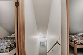 67mf- Hot Tub - Pets Ok - Bbq - Sleeps 5 3 Bedroom Home by RedAwning