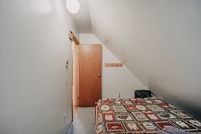 67mf- Hot Tub - Pets Ok - Bbq - Sleeps 5 3 Bedroom Home by RedAwning