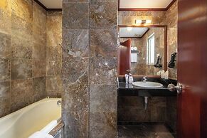 A25 Hotel - 221 Bach Mai