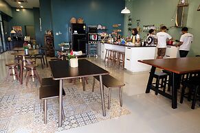 Hom hostel & cooking club