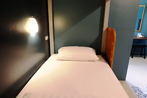 Hom hostel & cooking club