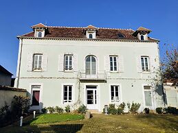 Villa Clément Sens Appart'hôtel