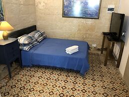 Lee's House Bed & Breakfast Sliema