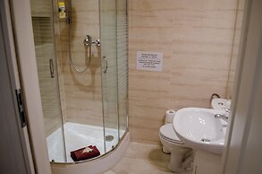 Royal Route 29 Comfort Rooms