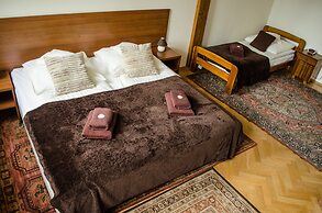 Royal Route 29 Comfort Rooms