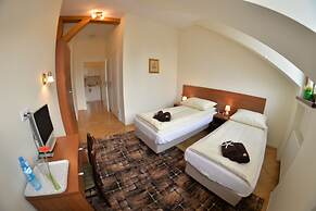 Royal Route 29 Comfort Rooms