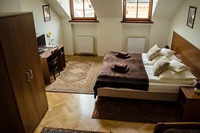 Royal Route 29 Comfort Rooms