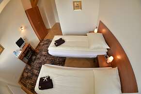 Royal Route 29 Comfort Rooms