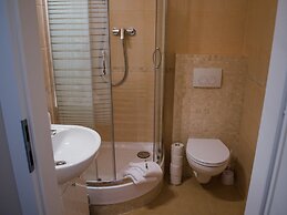 Royal Route 29 Comfort Rooms