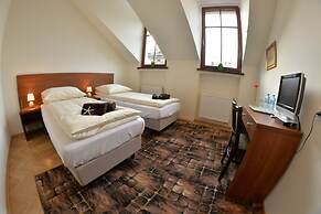 Royal Route 29 Comfort Rooms