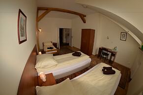 Royal Route 29 Comfort Rooms