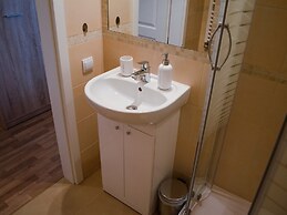 Royal Route 29 Comfort Rooms