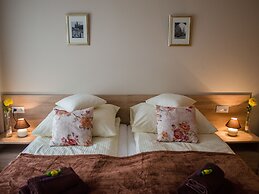 Royal Route 29 Comfort Rooms