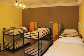 Victoria House Hostel