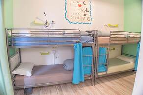 Victoria House Hostel