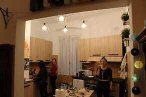 Victoria House Hostel