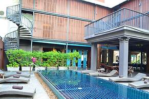 Lap Roi Karon Beachfront
