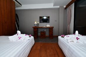 Lap Roi Karon Beachfront