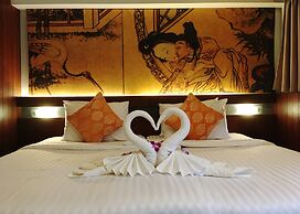 Lap Roi Karon Beachfront