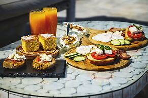 Manias Hotel Apartments