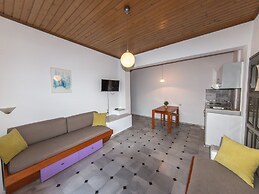 Manias Hotel Apartments