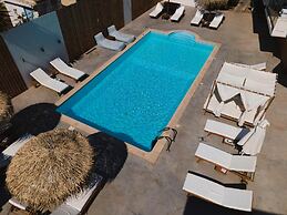 Manias Hotel Apartments