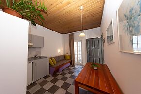 Manias Hotel Apartments