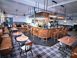 Summerfield Pub & Boutique Rooms