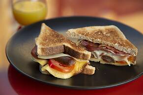 Holiday Inn Express Adelaide City Centre by IHG