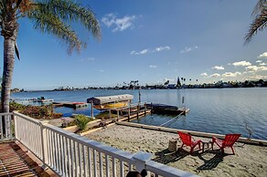 4 Br Waterfront , Private Beach 4 Bedroom Home