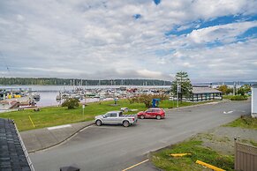 Sportsman's Inn on the Harbour Front