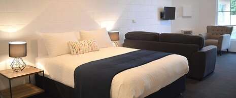 Penguin Seaside Motel